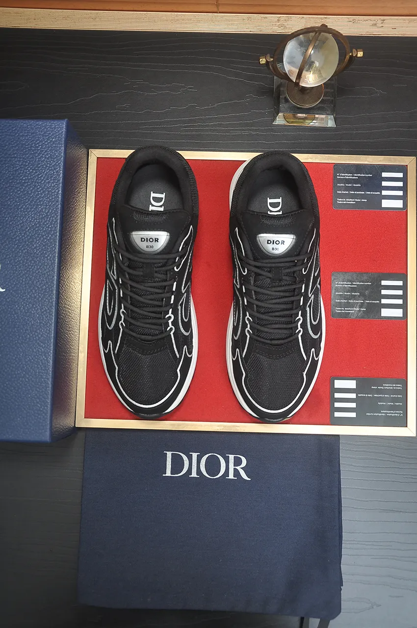 Men's men's shoes 💰: 500💶 (top original order) Brand: Dior (Dior) Standard code: Men's code 38-44 (45 customized) Grade: Same as the official website Material: Top original cowhide spliced ​​together Original wear-resistant and lightweight outsole Style category: Fashionable casual shoes Distinguished luxury brand elements top luxury Color: Actual picture color